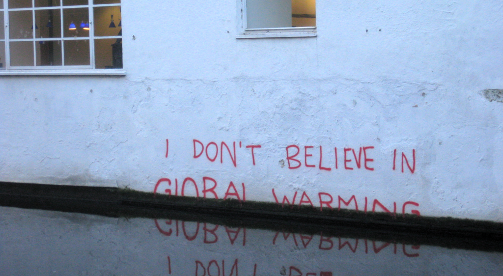 ‘I don’t believe in global warming’, vermoedelijke auteur Banksy, bron: Wikipedia Commons